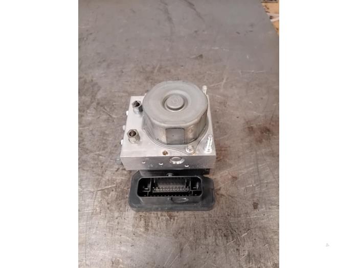Gebruikte ABS Pomp Renault Clio IV (5R) 1.2 TCE 16V GT EDC Prijs op aanvraag aangeboden door Autohandel-Smet Gebroeders NV