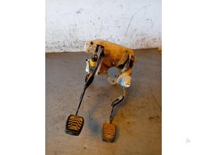 Gebruikte Pedalen Set Ford Transit 2.0 TDCi 16V Eco Blue 170 RWD Prijs op aanvraag aangeboden door Autohandel-Smet Gebroeders NV