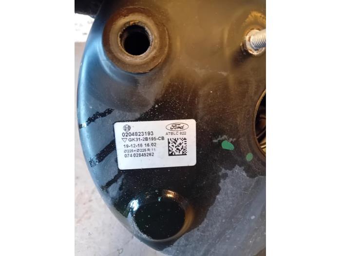 Rembekrachtiger van een Ford Transit 2.0 TDCi 16V Eco Blue 170 RWD 2017