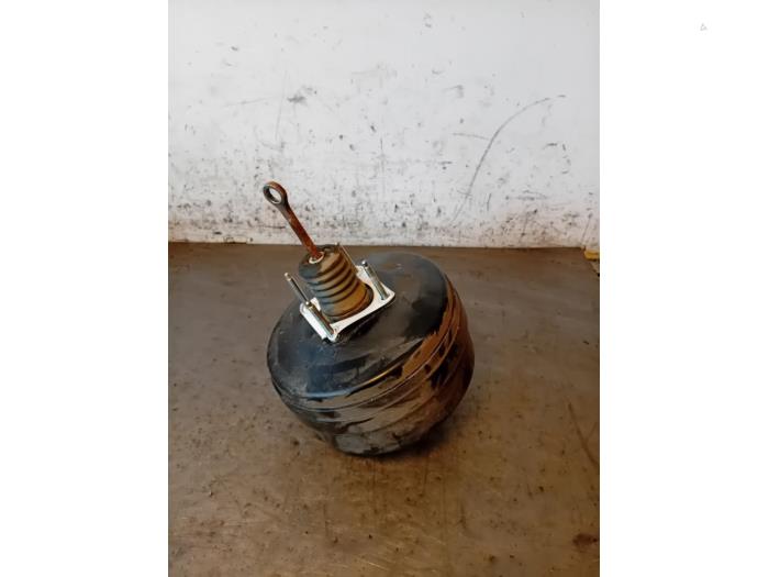 Rembekrachtiger van een Ford Transit 2.0 TDCi 16V Eco Blue 170 RWD 2017