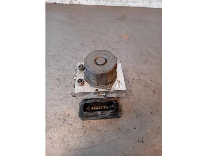 Gebruikte ABS Pomp Ford Transit 2.0 TDCi 16V Eco Blue 170 RWD Prijs op aanvraag aangeboden door Autohandel-Smet Gebroeders NV