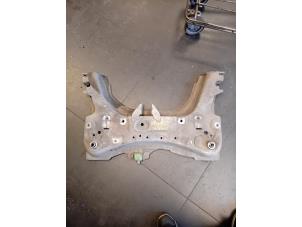 Gebruikte Subframe Renault Clio IV (5R) 1.2 TCE 16V GT EDC Prijs op aanvraag aangeboden door Autohandel-Smet Gebroeders NV