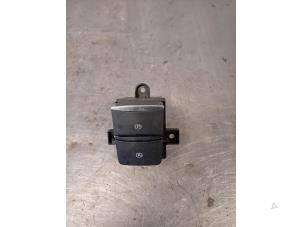 Gebruikte Handrem schakelaar Ford Focus 4 1.0 Ti-VCT EcoBoost 12V 125 Prijs op aanvraag aangeboden door Autohandel-Smet Gebroeders NV