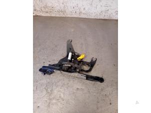 Gebruikte Motorkap Scharnier BMW X5 (F15) xDrive 40e PHEV 2.0 Prijs op aanvraag aangeboden door Autohandel-Smet Gebroeders NV