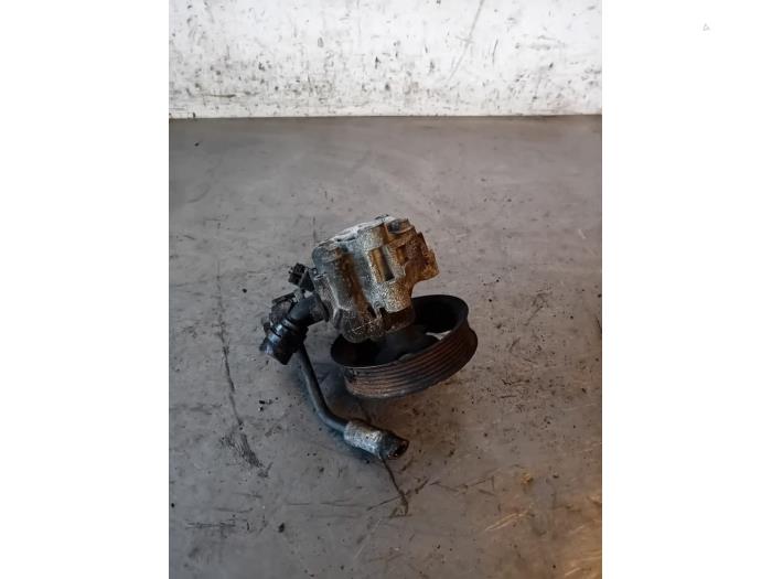Gebruikte Pomp Servo Toyota Land Cruiser (J15) 2.8 D-4D 16V Prijs op aanvraag aangeboden door Autohandel-Smet Gebroeders NV