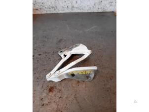 Gebruikte Scharnier deur links-voor Ford Transit Custom 2.2 TDCi 16V Prijs op aanvraag aangeboden door Autohandel-Smet Gebroeders NV