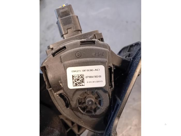 Gaspedaalpositie Sensor van een Ford Transit Custom 2.2 TDCi 16V 2016