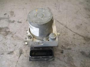 Gebruikte ABS Pomp Renault Master III (FV) 2.3 dCi 145 16V RWD Prijs op aanvraag aangeboden door Autohandel-Smet Gebroeders NV