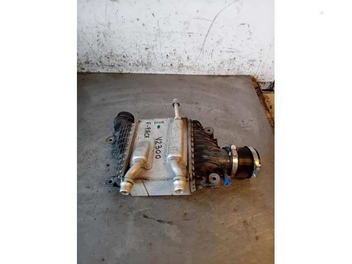 Gebruikte Intercooler Jaguar F-Pace 2.0 D 180 16V Prijs op aanvraag aangeboden door Autohandel-Smet Gebroeders NV