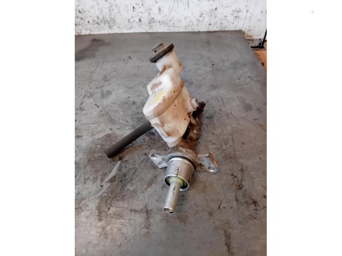 Gebruikte Hoofdremcilinder Toyota Hilux IV 3.0 D4-D 16V 4x4 Prijs op aanvraag aangeboden door Autohandel-Smet Gebroeders NV