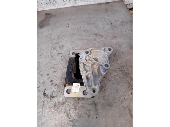 Gebruikte Motorsteun Ford Mondeo V 2.0 TDCi 150 16V Prijs op aanvraag aangeboden door Autohandel-Smet Gebroeders NV