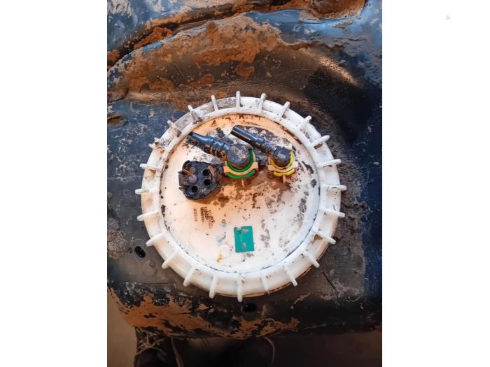 Gebruikte Tank element Pomp Toyota Hilux IV 3.0 D4-D 16V 4x4 Prijs op aanvraag aangeboden door Autohandel-Smet Gebroeders NV