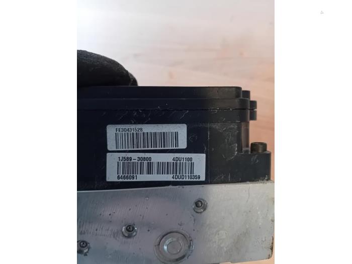 ABS Pomp van een Hyundai i20 1.2i 16V 2013