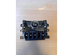 Gebruikte Airco bedieningspaneel Mini Countryman (R60) 1.6 16V Cooper Prijs op aanvraag aangeboden door Autohandel-Smet Gebroeders NV