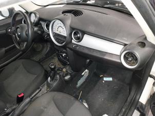 Gebruikte Airbag set + dashboard Mini Mini (R56) 1.6 16V One Prijs op aanvraag aangeboden door Autohandel-Smet Gebroeders NV