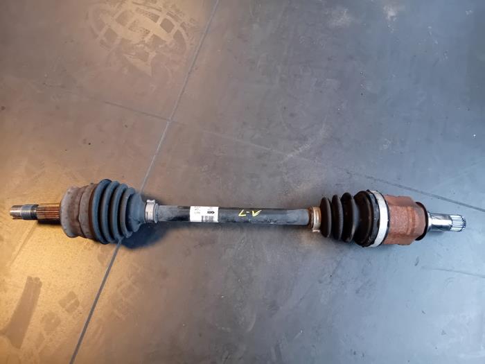 Gebruikte Steekas links-voor Opel Corsa D 1.0 Prijs op aanvraag aangeboden door Autohandel-Smet Gebroeders NV