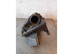 Gebruikte Luchtfilterhuis Opel Insignia 2.0 CDTI 16V 130 Ecotec Prijs op aanvraag aangeboden door Autohandel-Smet Gebroeders NV