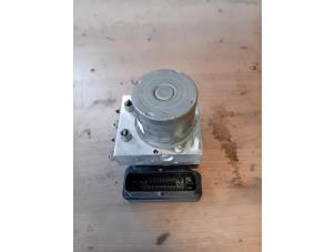 Gebruikte ABS Pomp Citroen Berlingo 1.5 BlueHDi 75 Prijs op aanvraag aangeboden door Autohandel-Smet Gebroeders NV