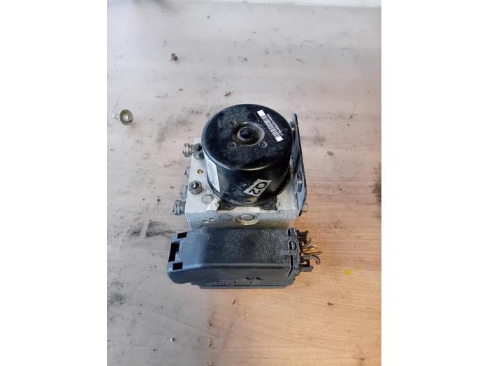 Gebruikte ABS Pomp Ford Fiesta 6 (JA8) 1.0 EcoBoost 12V 100 Prijs € 423,50 Inclusief btw aangeboden door Autohandel-Smet Gebroeders NV