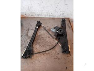 Gebruikte Ruitmechaniek 4Deurs rechts-voor Peugeot 3008 II (M4/MC/MJ/MR) 1.6 BlueHDi 115 Prijs op aanvraag aangeboden door Autohandel-Smet Gebroeders NV