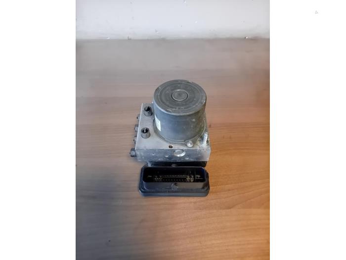 Gebruikte ABS Pomp Peugeot 3008 II (M4/MC/MJ/MR) 1.6 BlueHDi 115 Prijs op aanvraag aangeboden door Autohandel-Smet Gebroeders NV