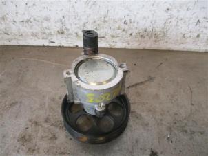 Gebruikte Pomp Servo Renault Master II (FD/HD) 2.5 dCi 16V Prijs op aanvraag aangeboden door Autohandel-Smet Gebroeders NV