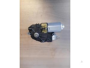 Gebruikte Schuifdak Motor Landrover Range Rover Evoque (LVJ/LVS) 2.0 eD 150 16V Prijs op aanvraag aangeboden door Autohandel-Smet Gebroeders NV