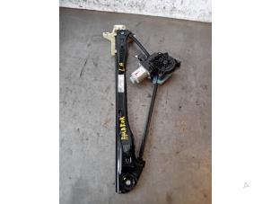 Gebruikte Ruitmechaniek 4Deurs links-achter Volkswagen Amarok 3.0 TDI V6 24V 4Motion Prijs op aanvraag aangeboden door Autohandel-Smet Gebroeders NV