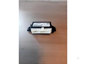 Gebruikte Module (diversen) Renault Clio IV Estate/Grandtour (7R) 0.9 Energy TCE 90 12V Prijs op aanvraag aangeboden door Autohandel-Smet Gebroeders NV