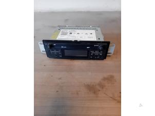 Gebruikte Radio Nissan NV 300 2.0 dCi 16V 170 Prijs op aanvraag aangeboden door Autohandel-Smet Gebroeders NV