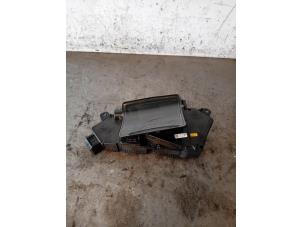 Gebruikte Head-up display Jaguar XE 2.0d 180 16V Prijs op aanvraag aangeboden door Autohandel-Smet Gebroeders NV