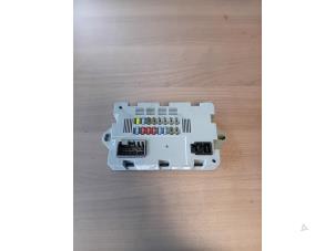 Gebruikte Zekeringkast Jaguar XE 2.0d 180 16V Prijs op aanvraag aangeboden door Autohandel-Smet Gebroeders NV