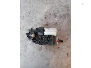 Gebruikte Schuifdak Motor Jaguar XE 2.0d 180 16V Prijs op aanvraag aangeboden door Autohandel-Smet Gebroeders NV