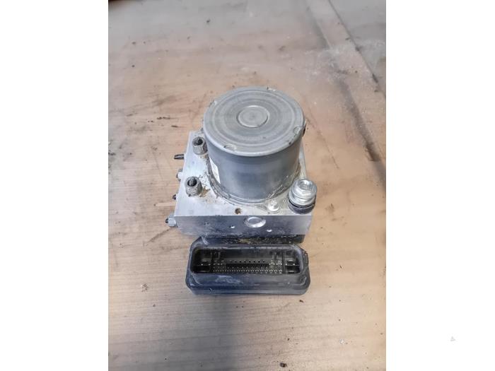 Gebruikte ABS Pomp Citroen Berlingo 1.5 BlueHDi 75 Prijs op aanvraag aangeboden door Autohandel-Smet Gebroeders NV