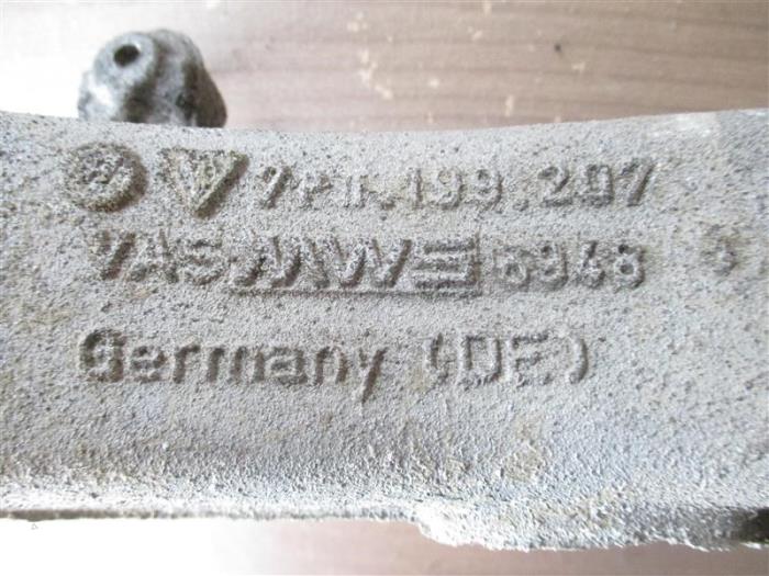 Motorbalk van een Porsche Cayenne II (92A) 3.0 S 24V 2017