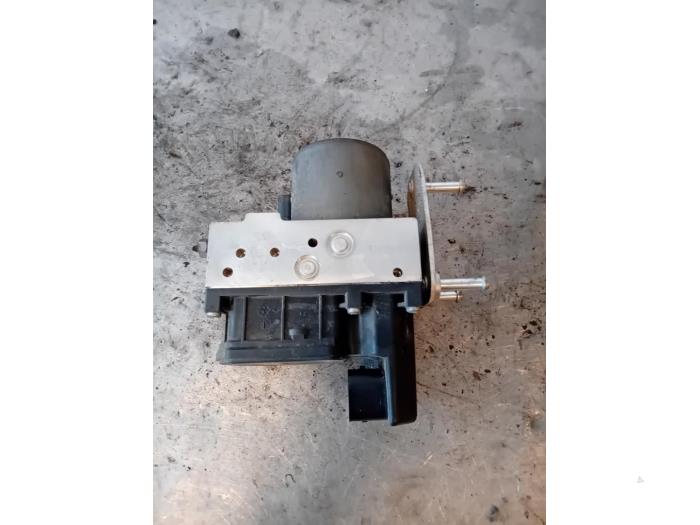 Gebruikte ABS Pomp Volkswagen Phaeton (3D) 5.0 V10 TDI 4Motion Prijs op aanvraag aangeboden door Autohandel-Smet Gebroeders NV