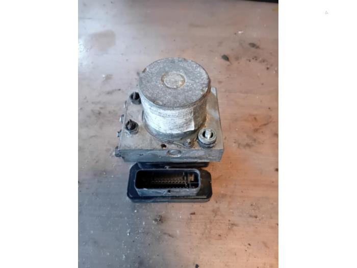 Gebruikte ABS Pomp Renault Master III (FV) 2.3 dCi 165 16V RWD Prijs op aanvraag aangeboden door Autohandel-Smet Gebroeders NV
