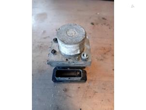 Gebruikte ABS Pomp Renault Master III (FV) 2.3 dCi 165 16V RWD Prijs op aanvraag aangeboden door Autohandel-Smet Gebroeders NV