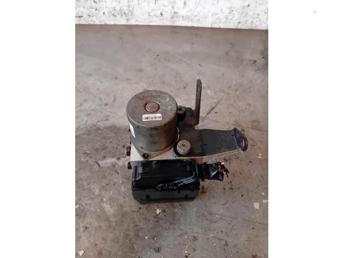 Gebruikte ABS Pomp Hyundai H-300 2.5 CRDi Prijs op aanvraag aangeboden door Autohandel-Smet Gebroeders NV