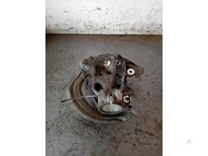 Gebruikte Fusee links-voor BMW 1 serie (F20) 116i 1.5 12V Prijs op aanvraag aangeboden door Autohandel-Smet Gebroeders NV