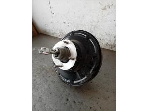 Gebruikte Rembekrachtiger Ford Focus 4 1.0 Ti-VCT EcoBoost 12V 125 Prijs op aanvraag aangeboden door Autohandel-Smet Gebroeders NV