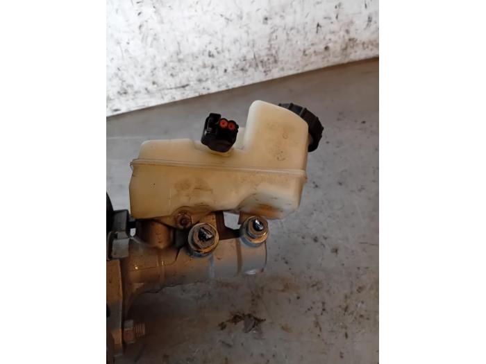 Gebruikte Hoofdremcilinder Ford Focus 4 1.0 Ti-VCT EcoBoost 12V 125 Prijs op aanvraag aangeboden door Autohandel-Smet Gebroeders NV