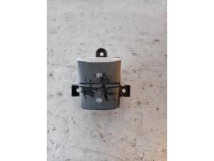 Gebruikte Handrem schakelaar Ford Focus 4 1.0 Ti-VCT EcoBoost 12V 125 Prijs op aanvraag aangeboden door Autohandel-Smet Gebroeders NV