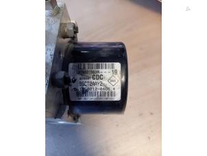 Gebruikte ABS Pomp Renault Fluence (LZ) 1.6 16V Prijs op aanvraag aangeboden door Autohandel-Smet Gebroeders NV