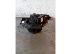 Gebruikte Chaufage Ventilatiemotor Mercedes Sprinter 3,5t (907.6/910.6) 316 CDI 2.1 D RWD Prijs op aanvraag aangeboden door Autohandel-Smet Gebroeders NV