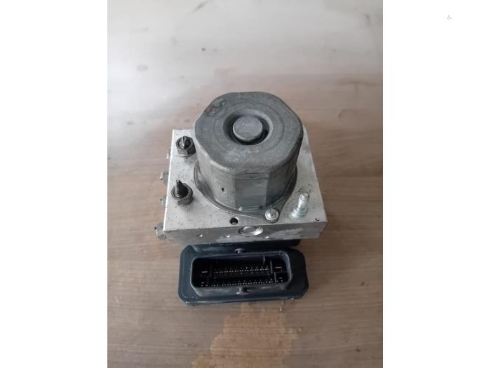Gebruikte ABS Pomp Ford Transit 2.0 TDCi 16V Eco Blue 170 RWD Prijs op aanvraag aangeboden door Autohandel-Smet Gebroeders NV