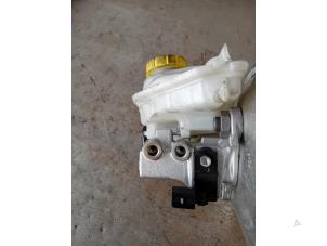 Gebruikte Hoofdremcilinder Porsche 911 (991) 3.8 24V Carrera GTS Prijs op aanvraag aangeboden door Autohandel-Smet Gebroeders NV