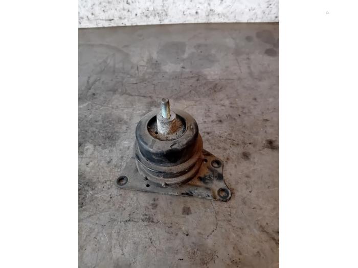 Gebruikte Motorsteun Volkswagen Polo IV (9N1/2/3) 1.2 12V Prijs op aanvraag aangeboden door Autohandel-Smet Gebroeders NV