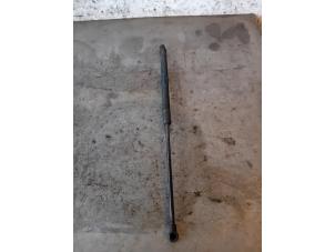 Gebruikte Gasdemper links-achter Volkswagen Polo IV (9N1/2/3) 1.2 12V Prijs op aanvraag aangeboden door Autohandel-Smet Gebroeders NV