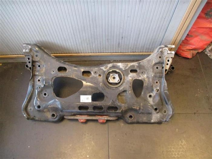 Gebruikte Subframe Volkswagen Golf VII (AUA) 1.0 TSI 12V Prijs op aanvraag aangeboden door Autohandel-Smet Gebroeders NV